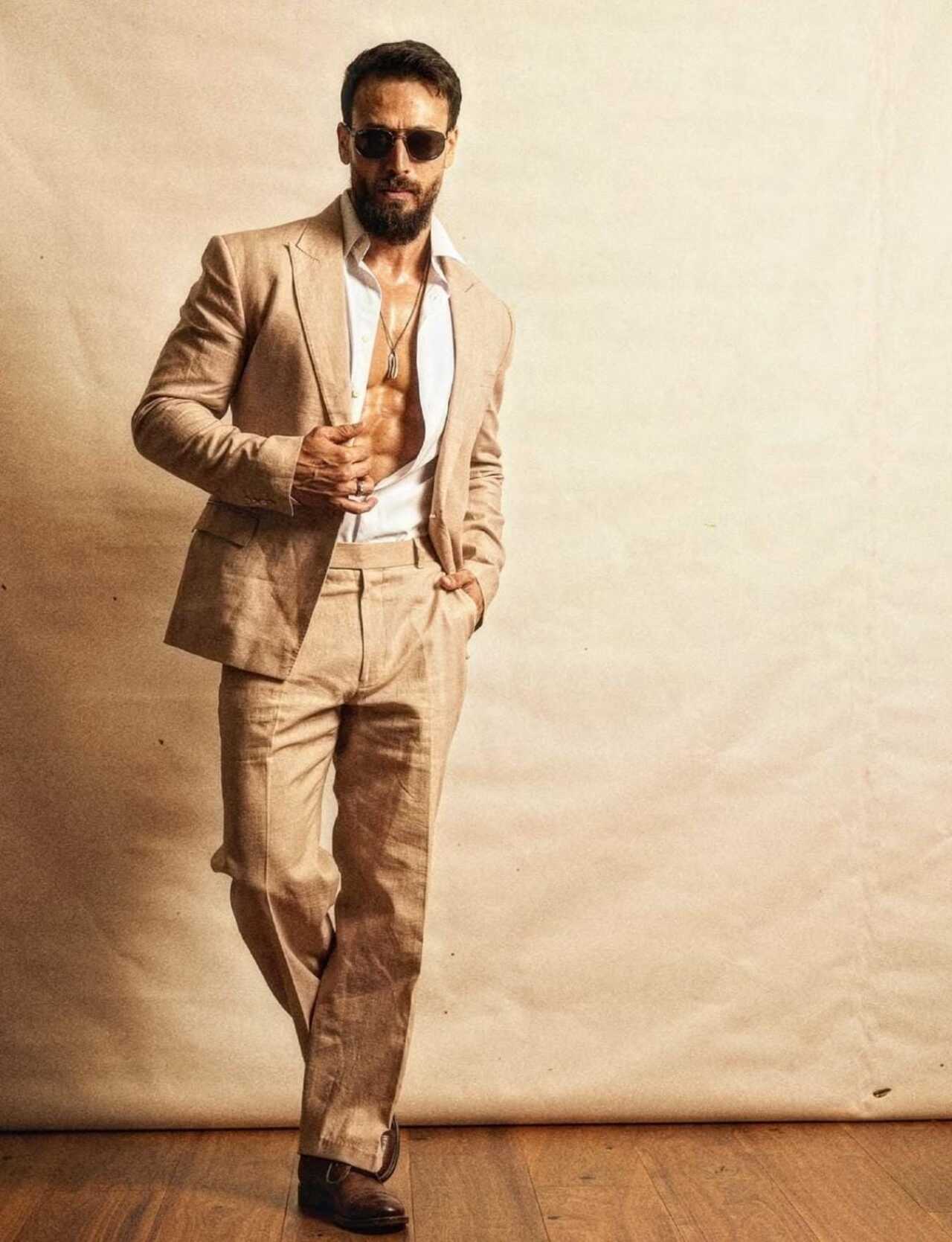 The tan/biscuit-toned suit is breathable, rich, and perfect for summer formal dressing. Linen texture adds effortless charm to Tiger's persona.